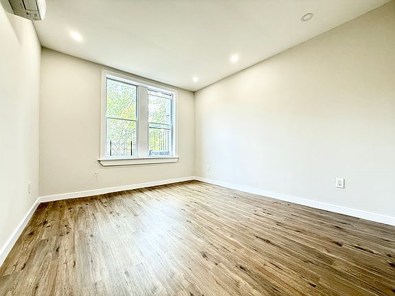 5th image of 89-18 Northern Blvd #3R