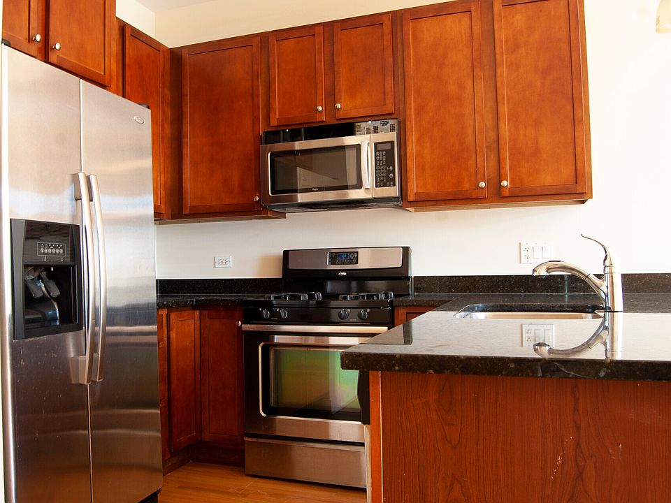 1st image of 3126-34 W Walton St #3128-2