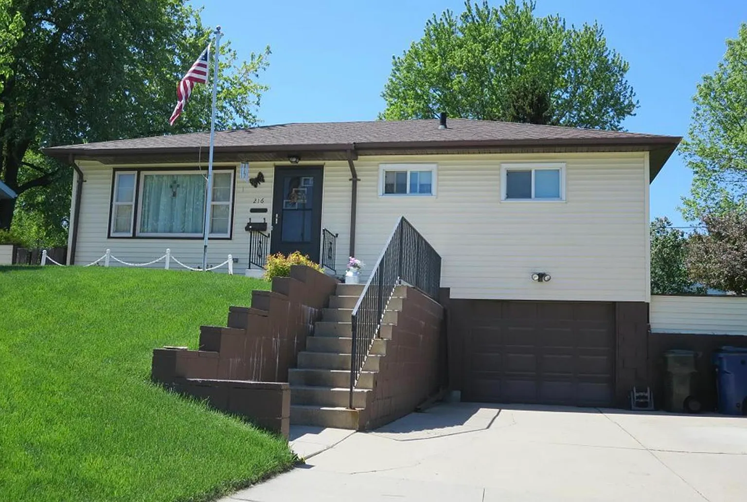 216 Hanna Blvd photo 1