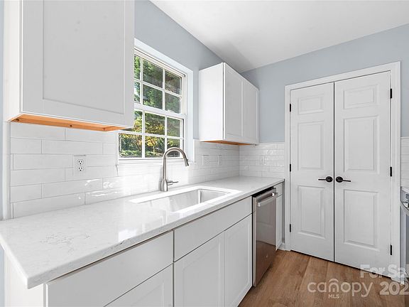 3rd image of 12610 Cumberland Crest Dr