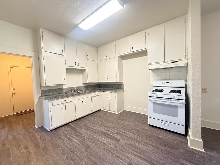 1010 N Roosevelt Ave — Photo 4