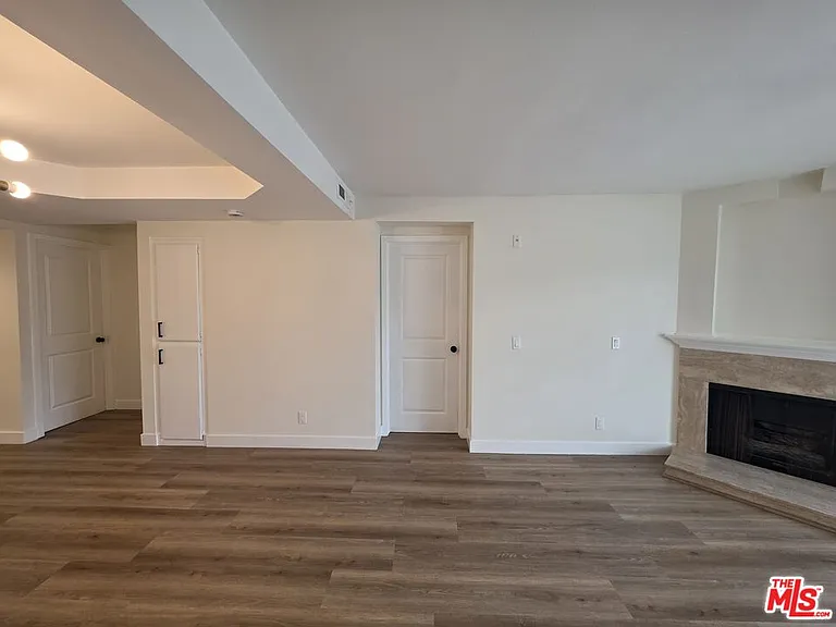 535 W 4th St #110 — Photo 41