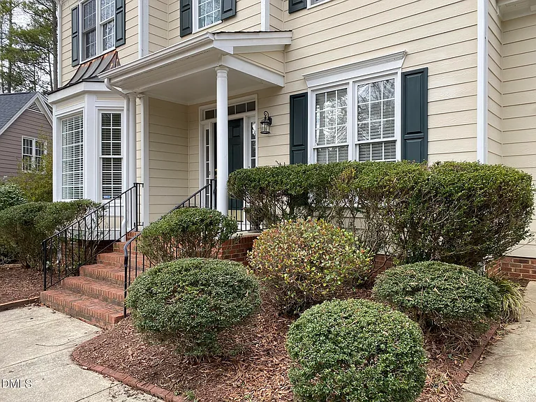108 Flora Springs Dr — Photo 3