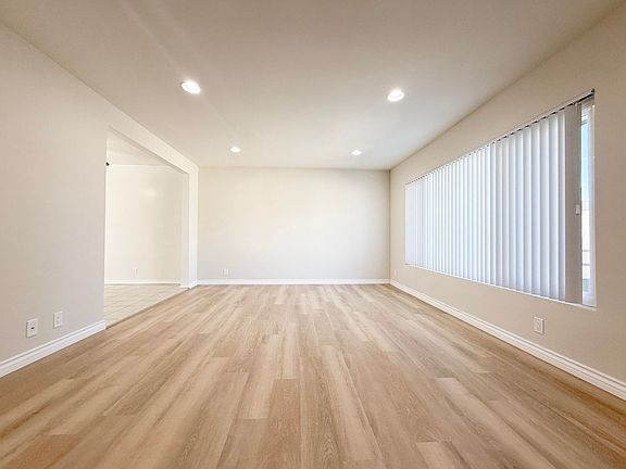 5th image of 13447 Burbank Blvd APT 8