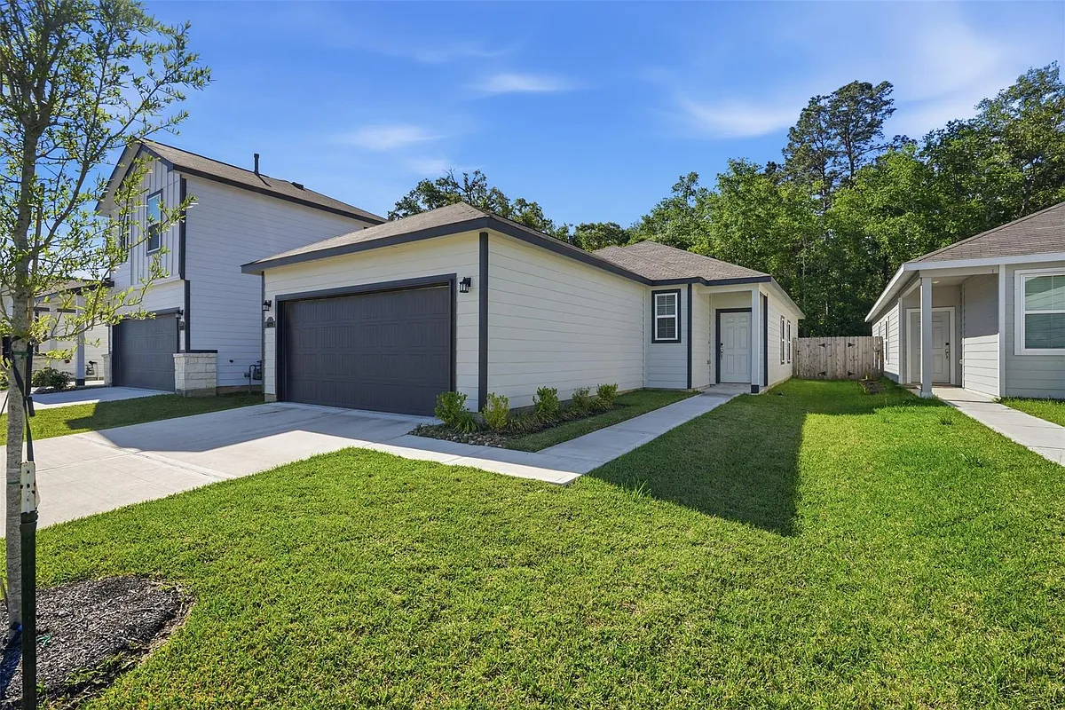 Building Photo - 16994 Pandora Way