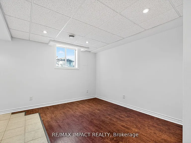 1384 W Rennie St — Photo 22