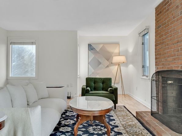 403 Great Rd APT 1, Acton, MA 01720