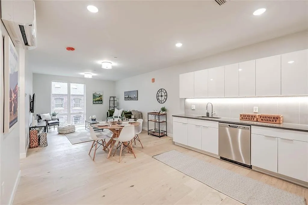 500 South Water St — Photo 3