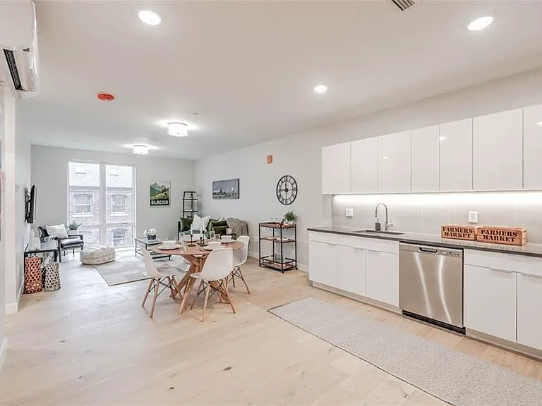 500 South Water St — Photo 3