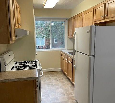 3rd image of 207 Dawson Ave APT A