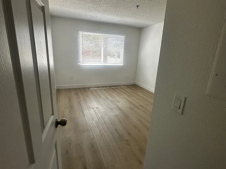 7729 Ventura Canyon Ave #2 — Photo 8