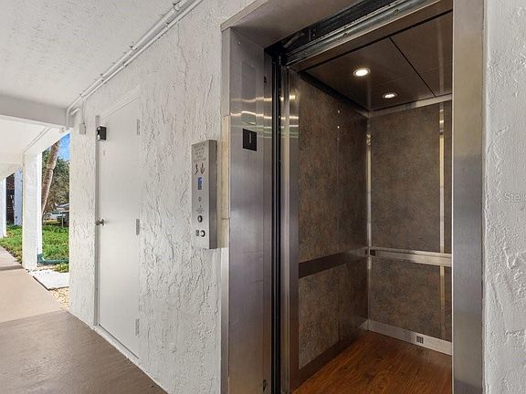 4th image of 1020 Deleon Dr APT 302