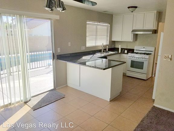 4th image of 4684 Denwood Dr