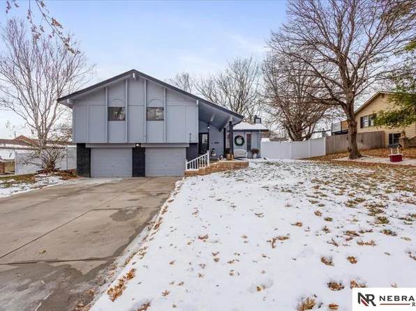 820 N 121st St, Omaha, NE 68154