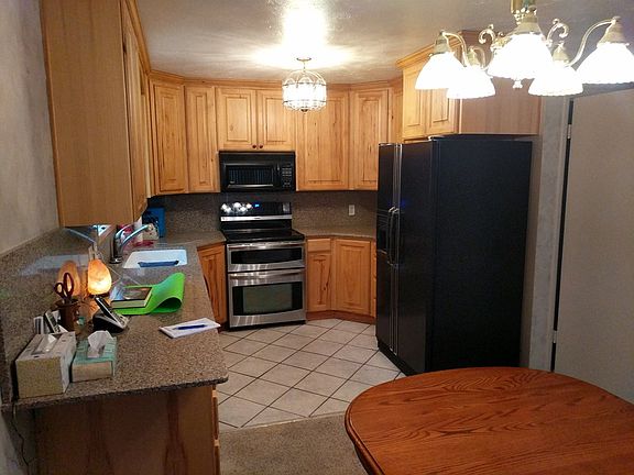 4th image of 1083 Westcliff Dr