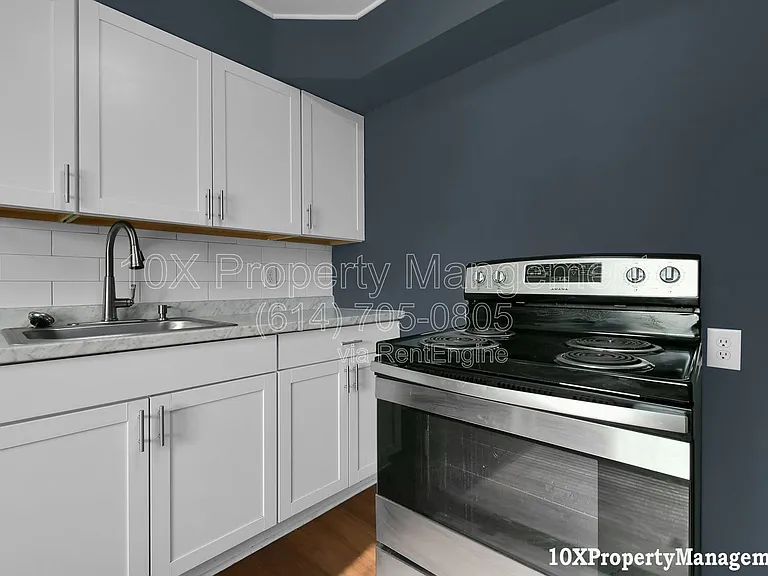 455 S Napoleon Ave — Photo 8