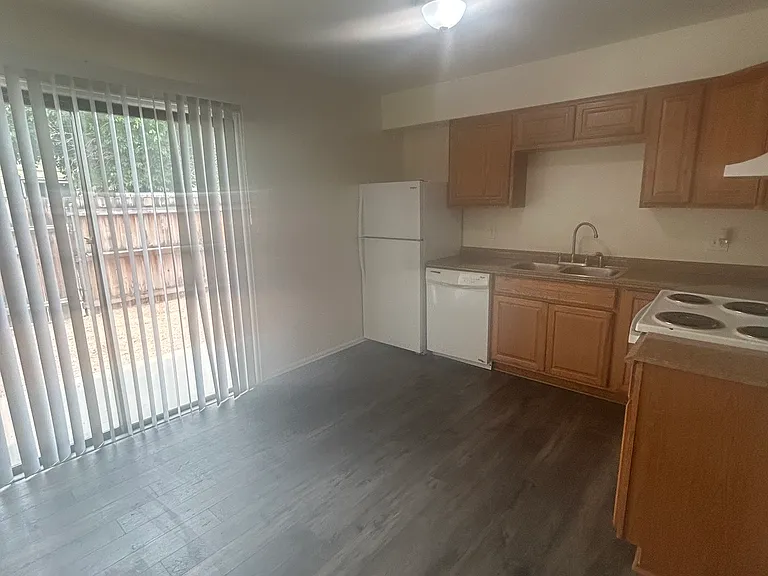 13 Royal Crest Dr #D — Photo 3