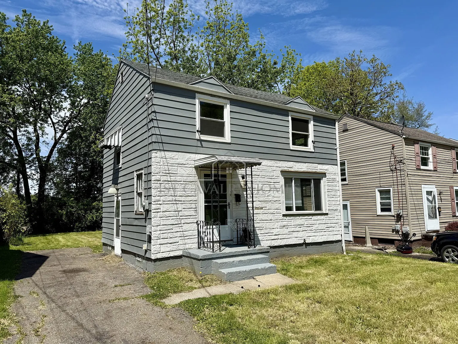 3 bed, 1.0 bath, $1,325 — Photo 2