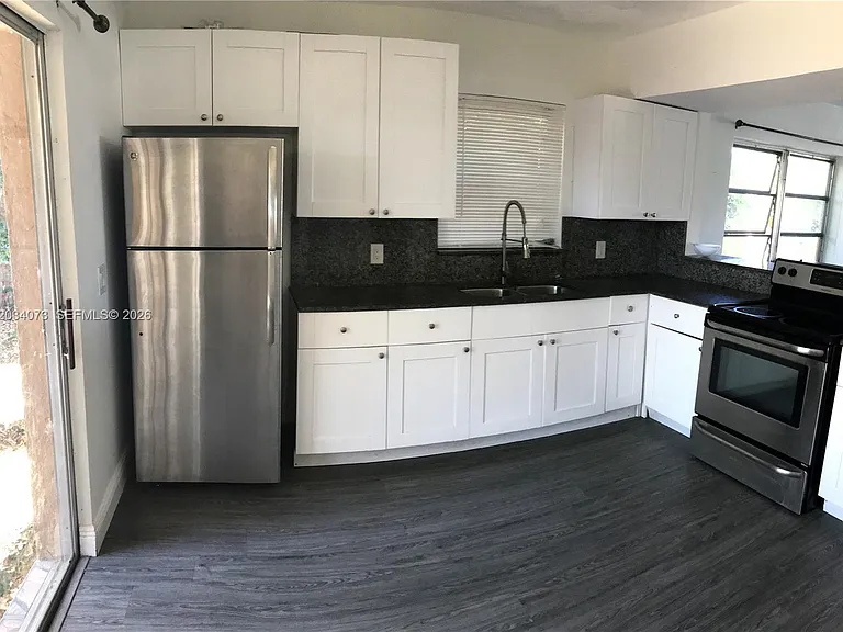 2444 SW 58th Mnr — Photo 6