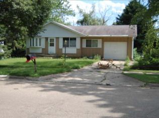 3347 Loras Dr, Freeport, IL 61032