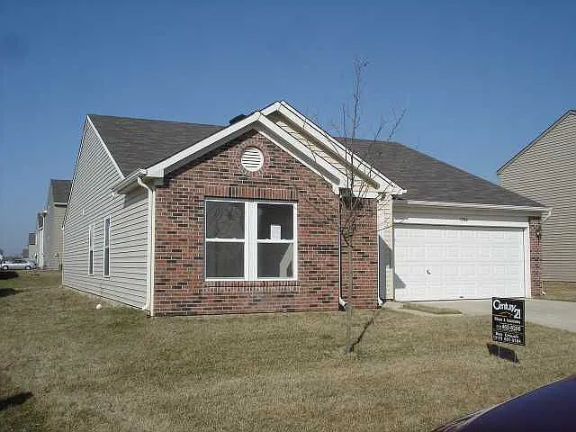 5706 Grassy Bank Dr photo 1