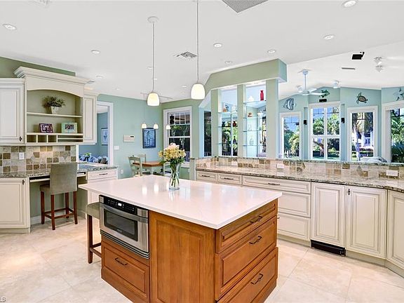 4th image of 213 Topanga Dr #1