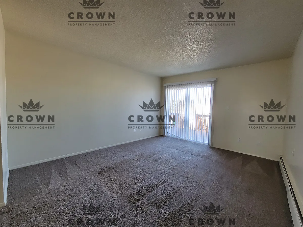 Building Photo - 4820 E 12th St #5