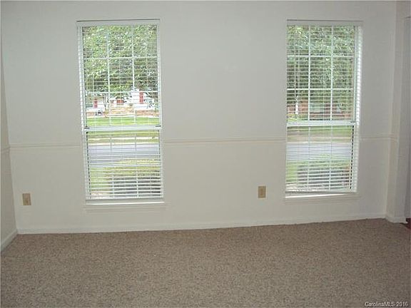 3rd image of 806 Yorkdale Dr