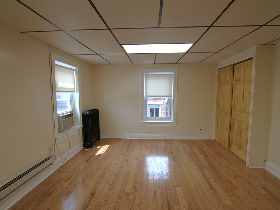 2nd image of 2211 Locust St #L4r