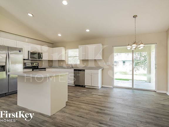 4th image of 3506 NE 18th Pl