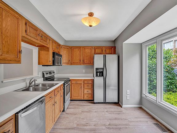 5th image of 3559 Londonderry Ln