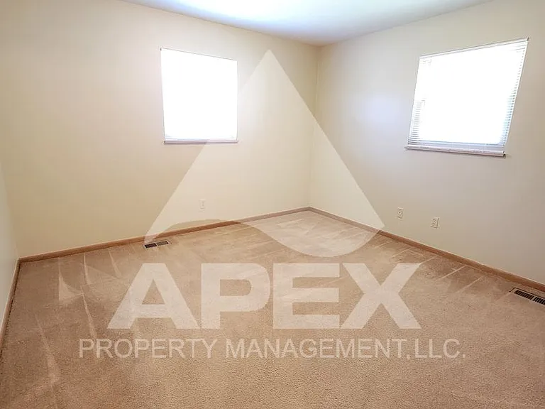 Elmwood Apartments — Photo 42