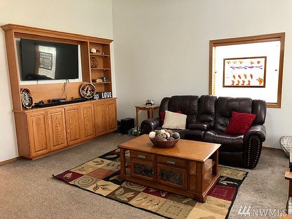 4th image of 1220 E Gemstone St