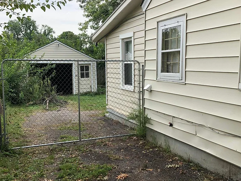 2626 Alanmede Rd — Photo 8