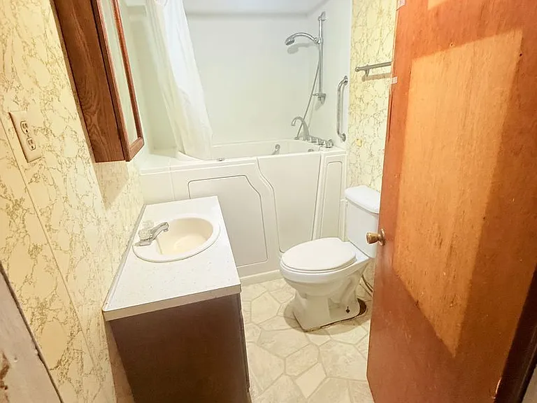 116 W Fulton St — Photo 7