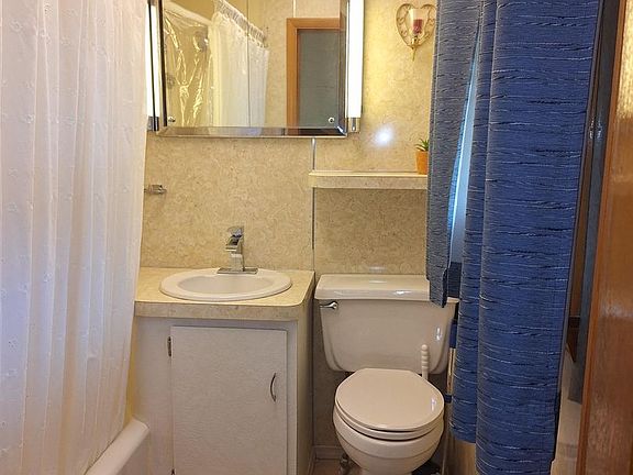 2nd image of 1050 Walnut St