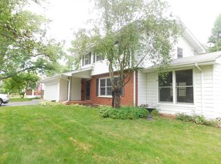 679 W Benton Ave, Naperville, IL 60540