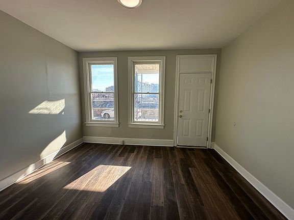 3rd image of 137 Stevens Ave