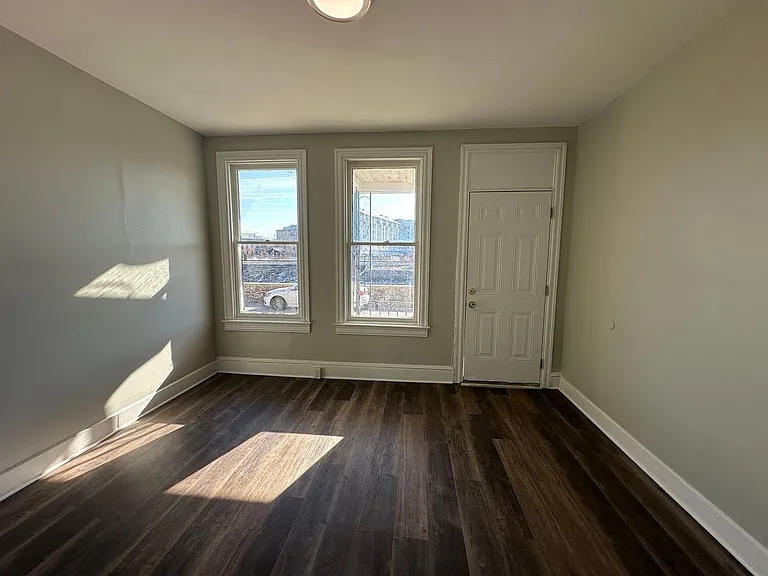 137 Stevens Ave — Photo 3