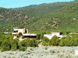 795 Espinoza Rd, Taos, NM 87571