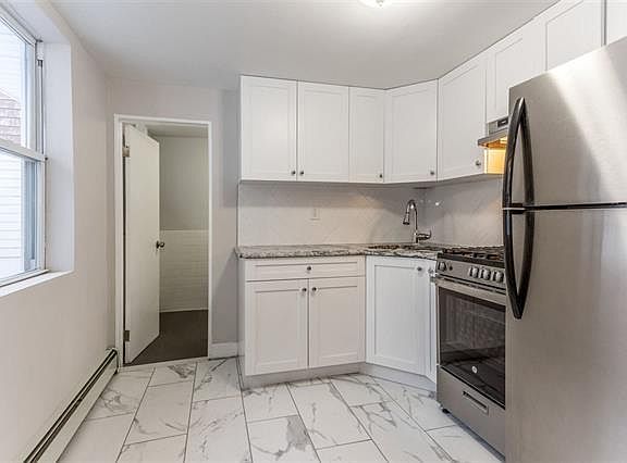 4th image of 32 Concord St #1