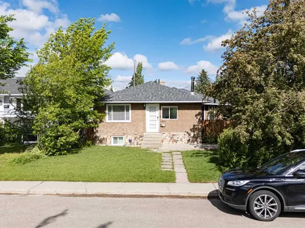 1410 W 42nd St SW, Calgary, AB T3C 1Z3