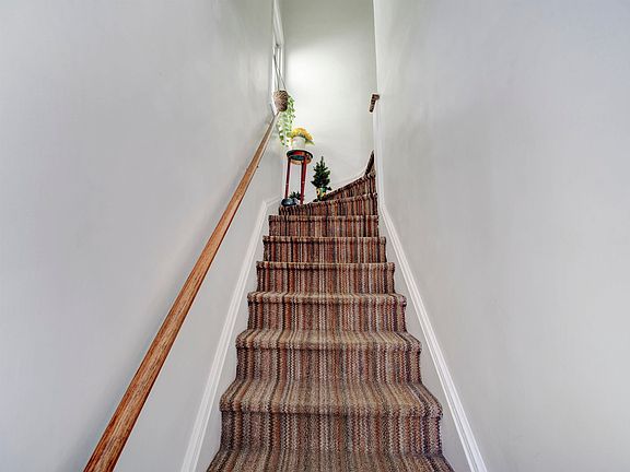 4th image of 81 W 55th St