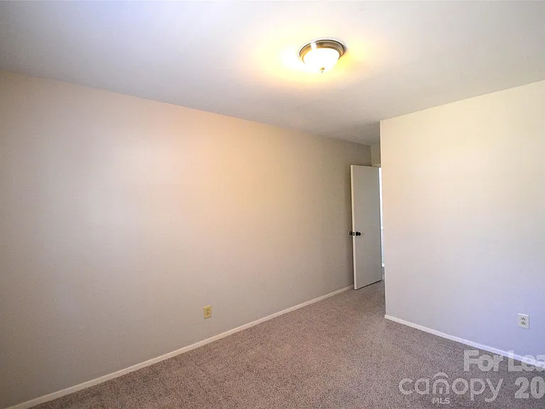 100 Old Farm Ct — Photo 24