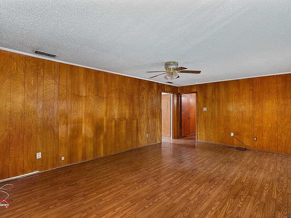 5th image of 1211 Columbia Dr