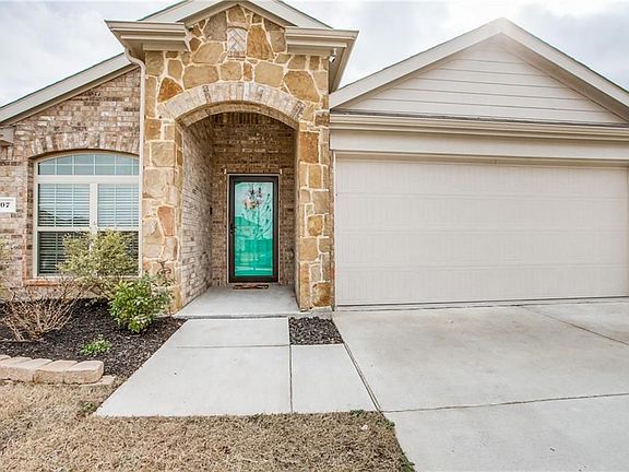 3rd image of 307 Plum Dr