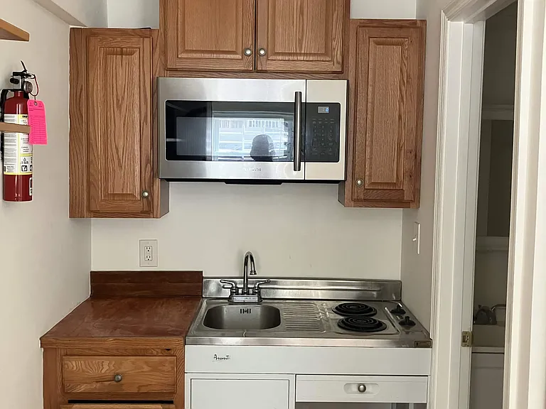 1807 Biltmore St NW #1A — Photo 1
