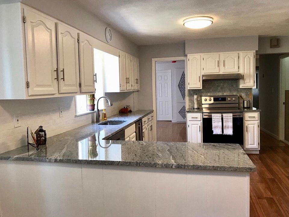 Kitchen with breakfast bar and small dining area