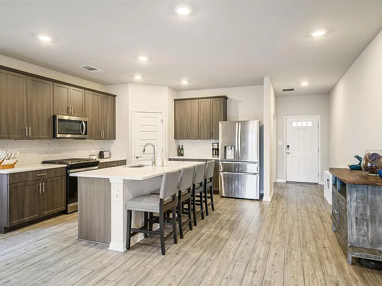 10310 Mager Ln — Photo 8
