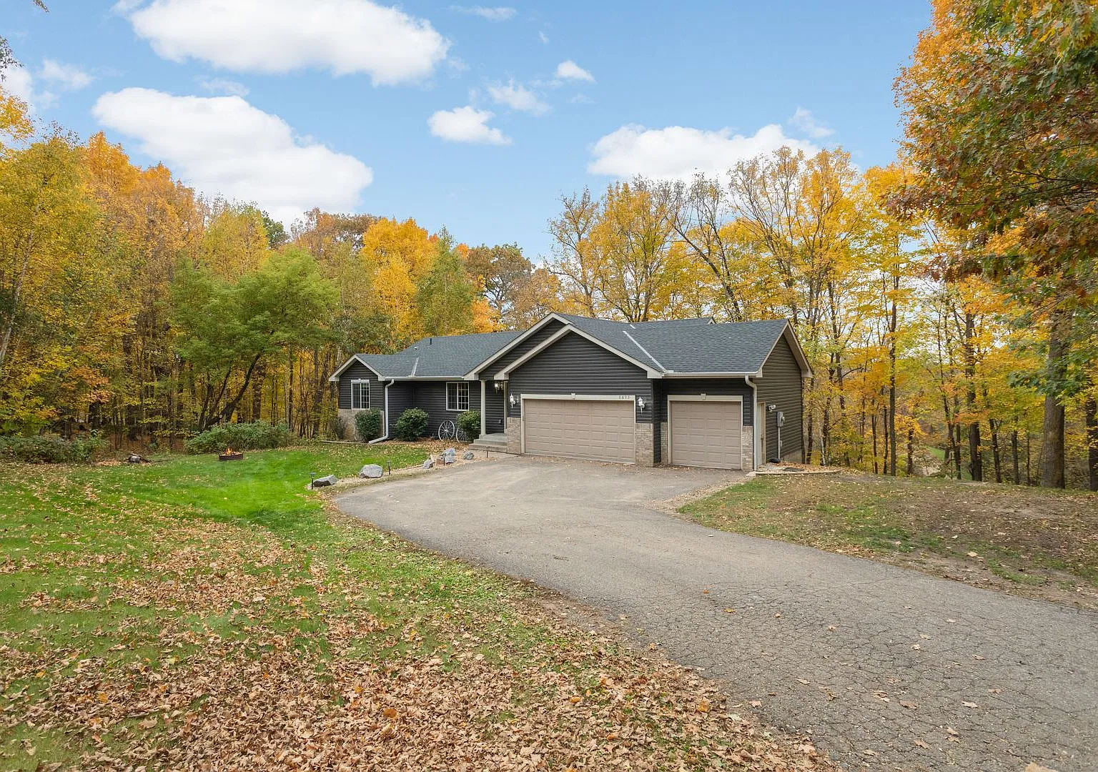 4/3/3 Remodeled Rambler For Rent | Private Wooded Retreat On 2+ Acres Available Now — Photo 1